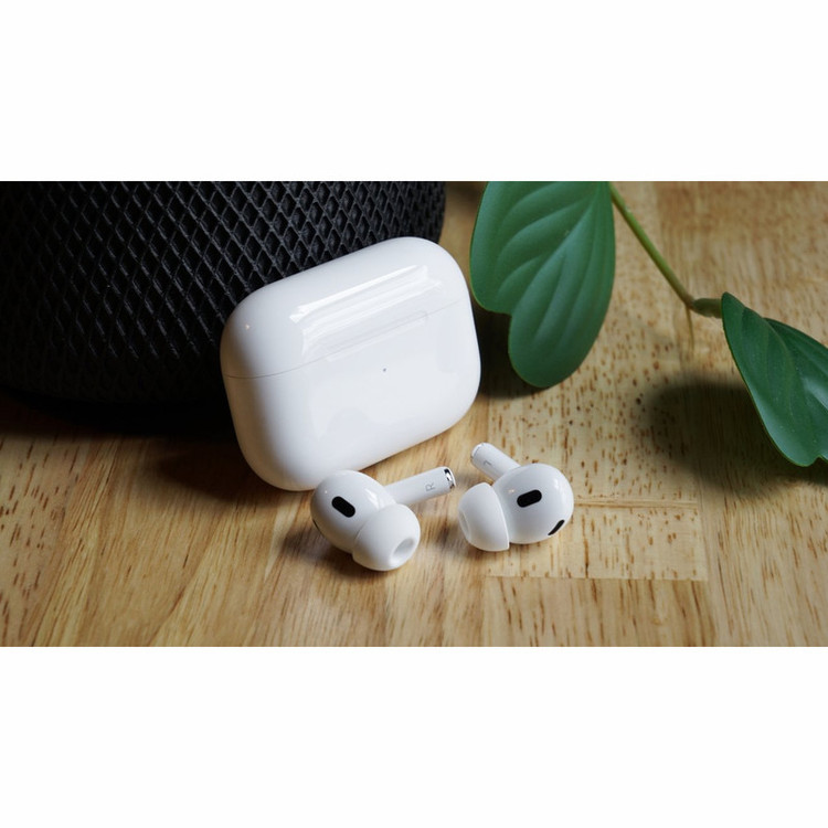 هدفون بلوتوثی اپل مدل AirPods Pro 2nd Generation با نویز کنسلینگ فعال (ANC)، نویز کنسلینگ میکروفون (ENC)، درگاه شارژ USB Type-C، با قابلیت شارژ بیسیم، دارای میکروفون دوگانه از نوع Beamforming، مقاومت در برابر رطوبت و عرق